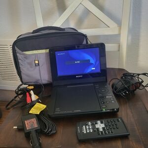 Sony 7" Portable CD/DVD Player‎, Remote, Bag All Adapters Plus DVDs